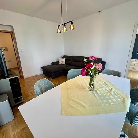 Appartement In 50541 Jadranovo